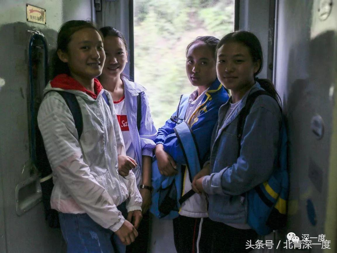 “鹿晗”在泥坑，妈妈在远方，你习以为常的幸福对他们却遥不可及