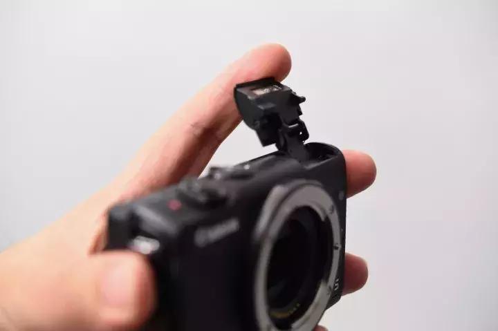 佳能eosm100正式发布,佳能eosm100购买时都带啥