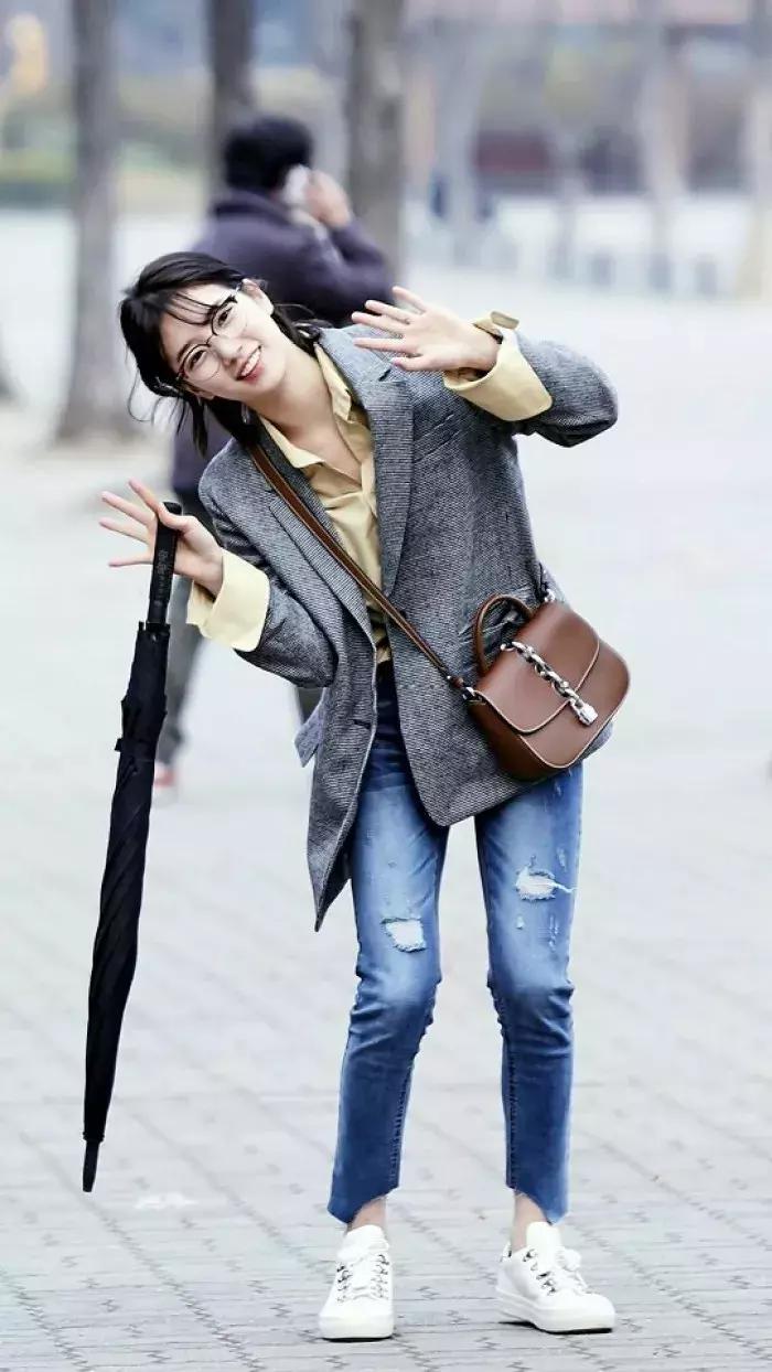 时尚的人戴什么眼镜好,时髦的人都在穿些啥