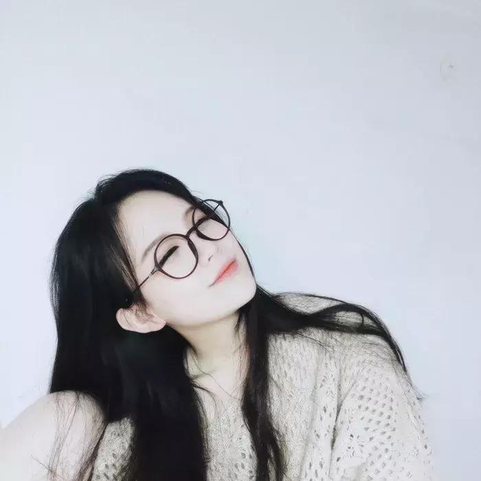 时尚的人戴什么眼镜好,时髦的人都在穿些啥