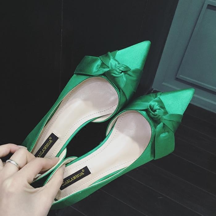 秋天也要招桃花,尖头鞋让你美出天际