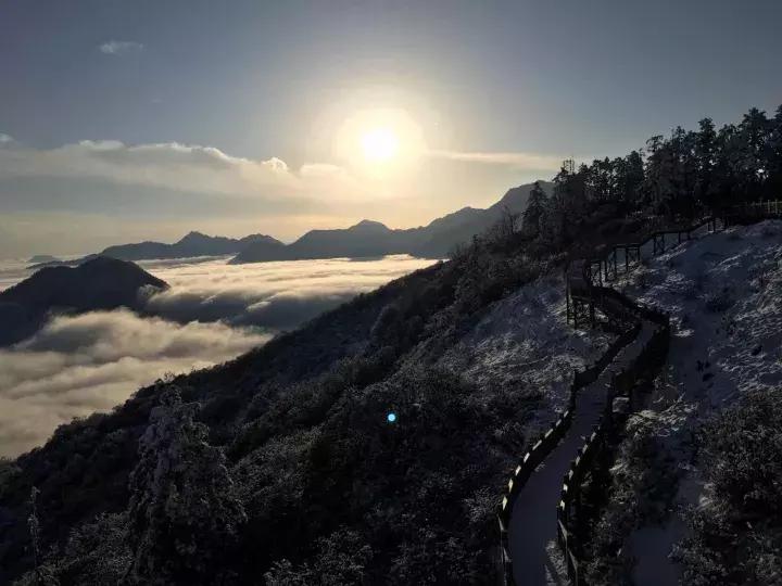 美雪哭了视频完整版,冬天的西岭雪山风景
