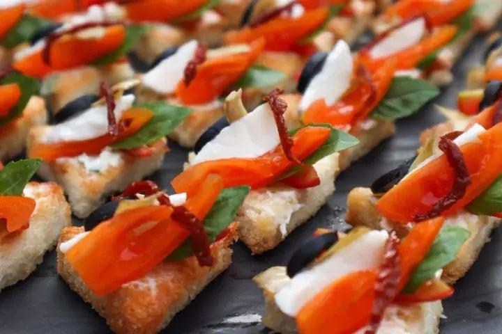 佳能eosm100正式发布,佳能eosm100购买时都带啥