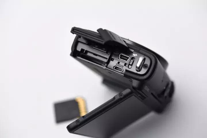 佳能高颜值轻巧相机便宜,入门便携相机佳能m200