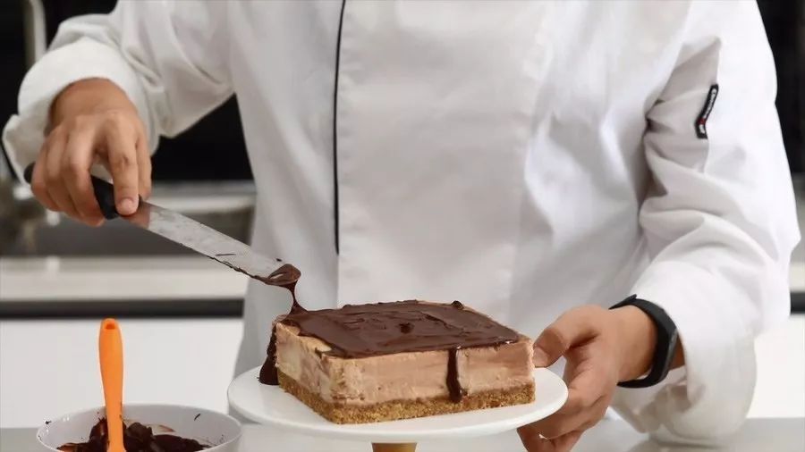 家庭蛋糕最简单裱花做法,家庭蛋糕裱花最简单做法