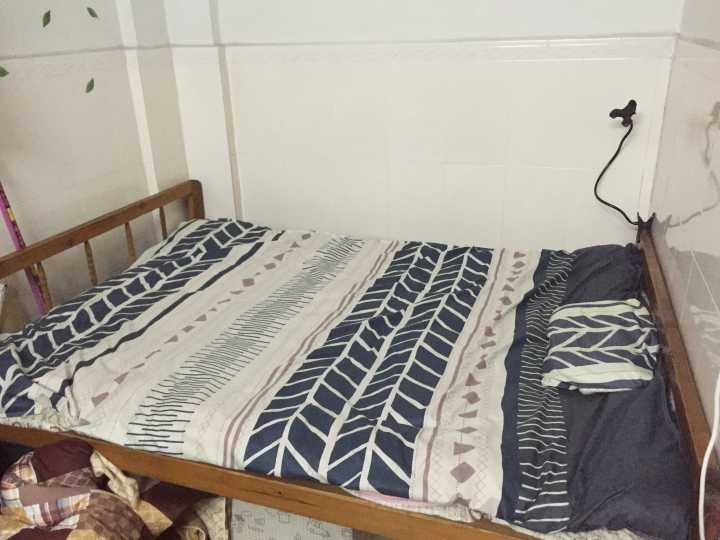 抠脚大汉闯天下,抠脚大汉进房间