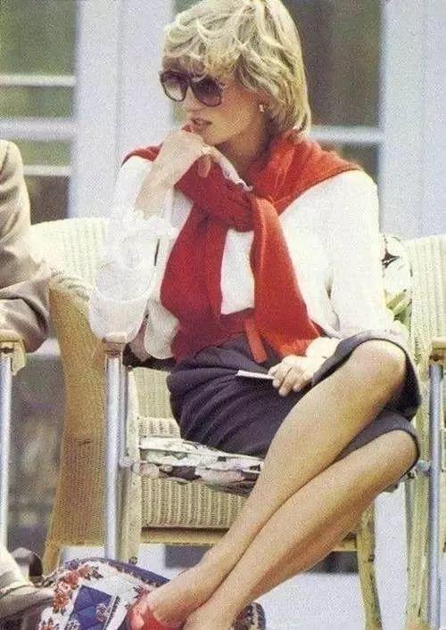 毛衣衬衫合体,衬衫毛衣配什么cp好看