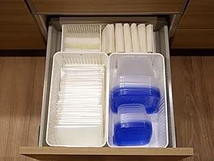 收纳衣服塑料袋技巧,家庭塑料袋怎么收纳