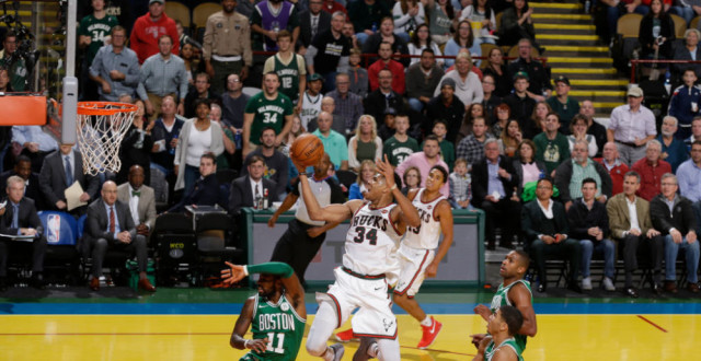 欧文换手拉杆上篮,欧文变向字母哥