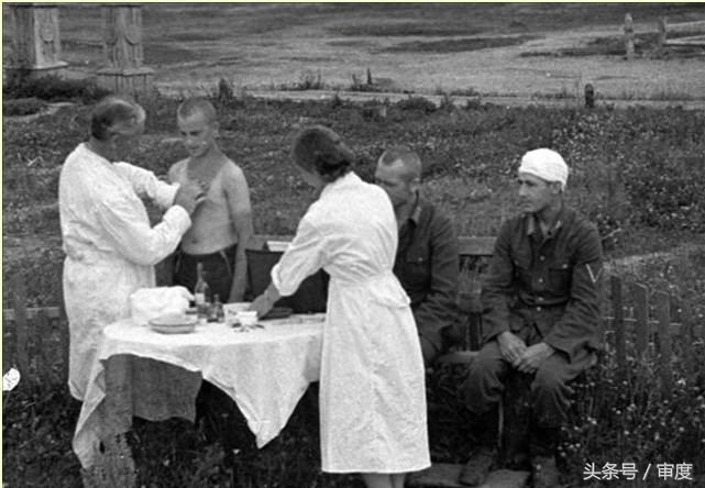 德军战俘被苏军逼得当众拉裤子，生不如死，事后竟倍感庆幸