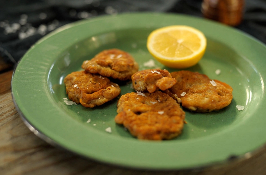 澳洲版终极吃货考验:把袋鼠、蜥蜴和鸸鹋当“路边餐”