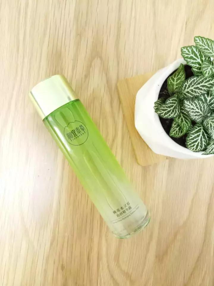 最近肌肤干燥紧绷那先从换这“五款秋冬超保湿的精华水”开始吧……