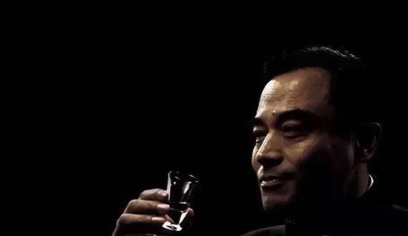 白酒的勾兑和纯粮食酒怎么区分,怎么区分纯粮食白酒和酒精勾兑酒