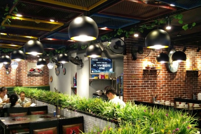 广州岗顶美食街,岗顶地铁口美食街