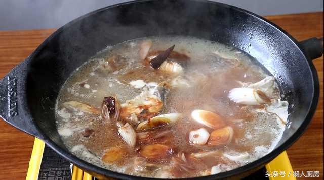 草鱼怎么做好吃教你做炖鱼,家常炸草鱼块炖鱼的做法大全