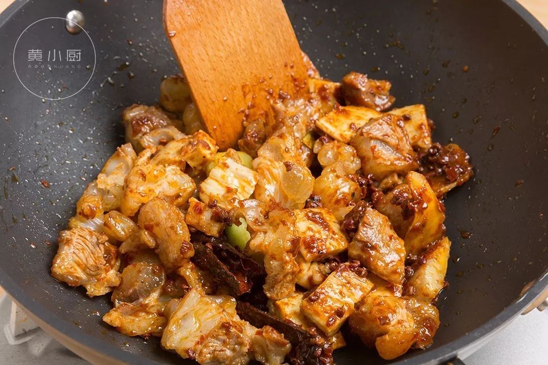 软烂入味的筋头巴脑,老饭骨筋头巴脑锅正宗做法