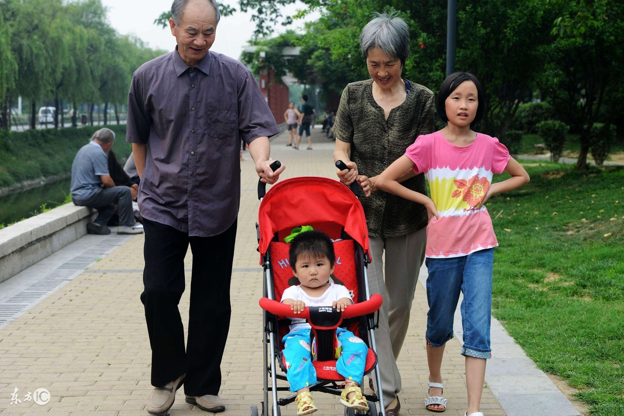 老人带娃是福还是祸,老人带孩子是责任还是义务