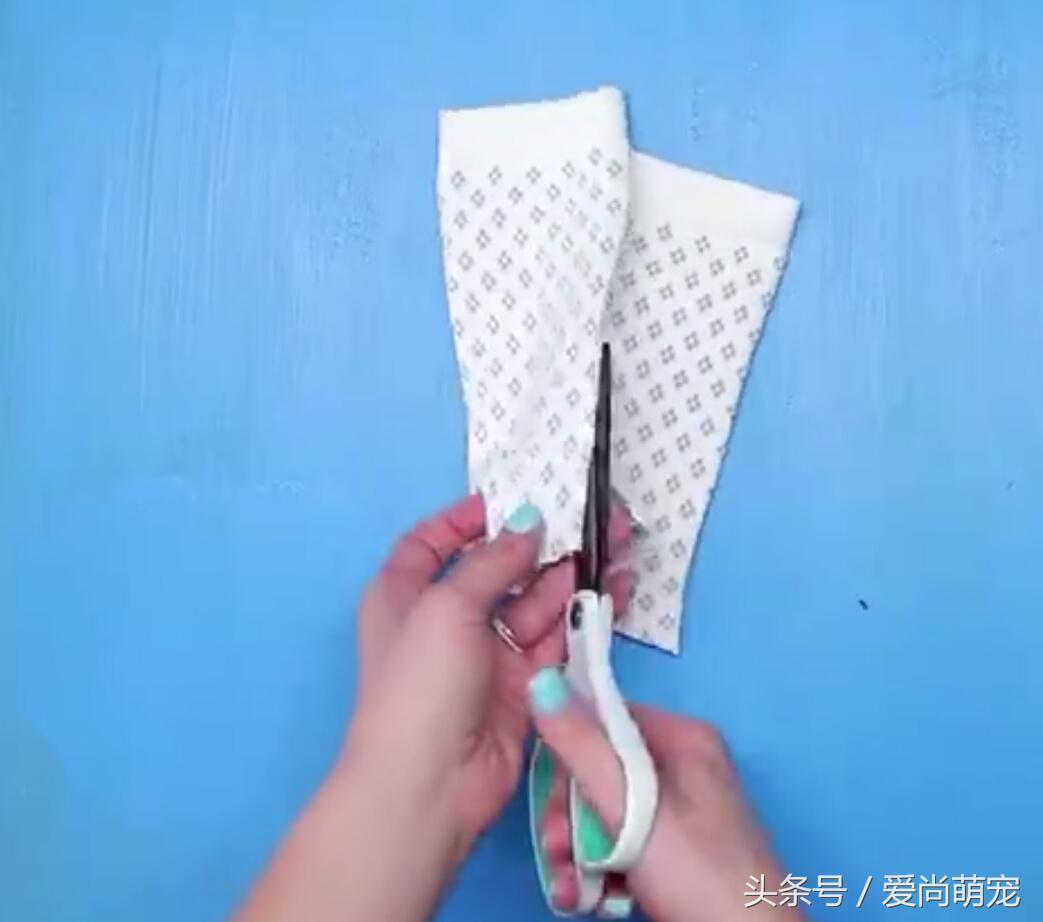 怎么给狗狗自制保暖衣,diy金毛狗狗衣服