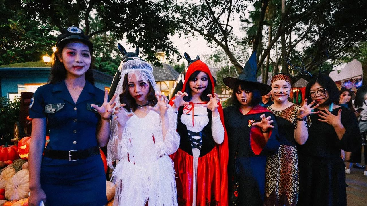 要说万圣节哪家强?这里可是连许巍都被吸引来一起“鬼”混了!