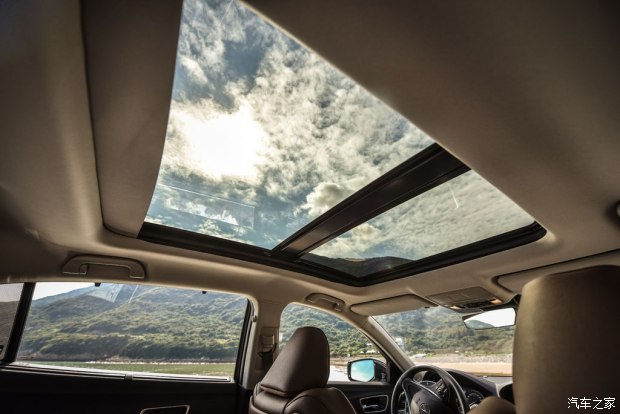 国产全新福克斯谍照/丰田CH-R赛车亮相/广汽讴歌TLX-L亮相