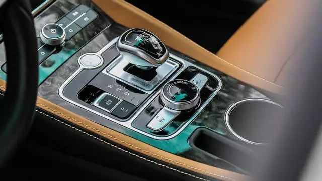 比亚迪新款秦100一公里7分钱，纯电动航里程100公里，完爆荣威ei6