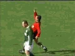 足球场上超级搞笑片段,足球场上搞笑瞬间