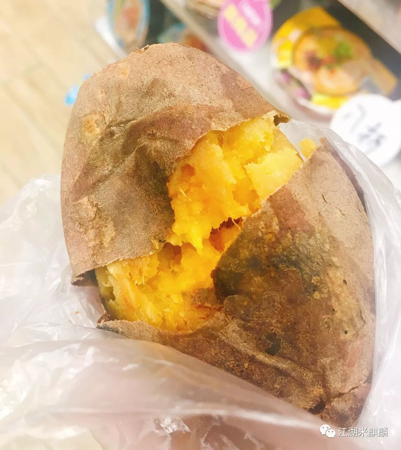 没了推着“汽油罐”的小贩,我们还能去哪吃甜到流汁儿的烤红薯?