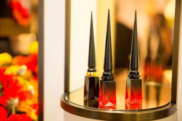 奢侈品跨界风潮来袭这些东西你都见过了吗？