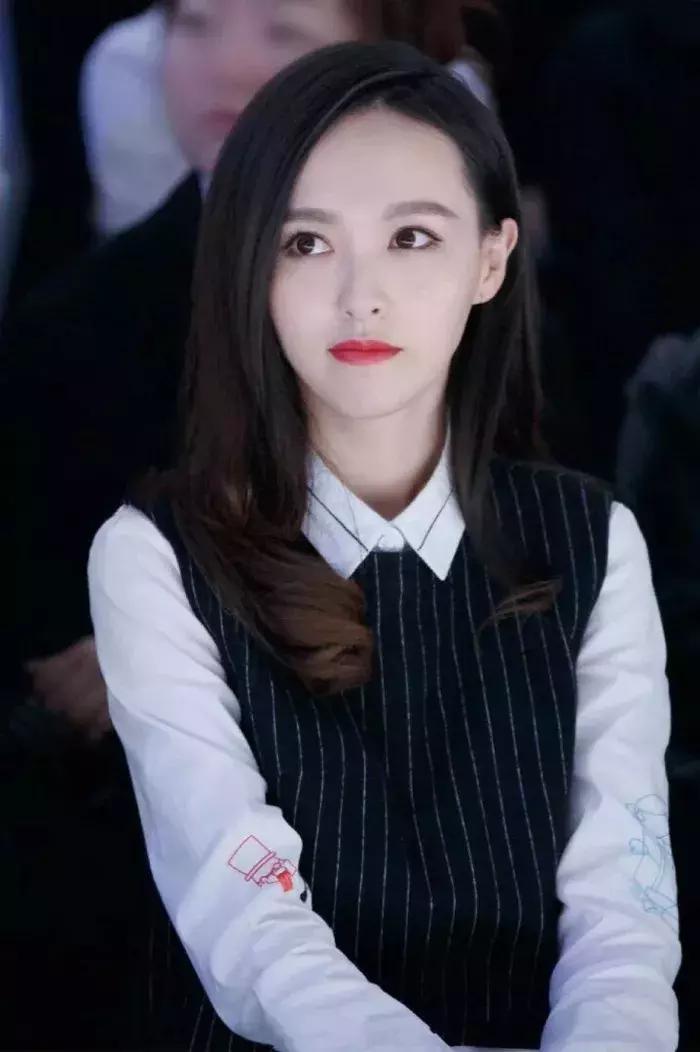 刘海图片女显脸小,有刘海扎发显脸小