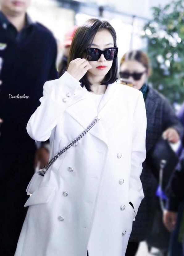 25岁迪丽热巴和40岁袁泉撞衫,25岁迪丽热巴撞衫29岁马思纯