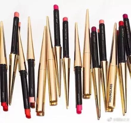 枫叶砖红色带着红棕调的口红,枫叶脏橘色口红