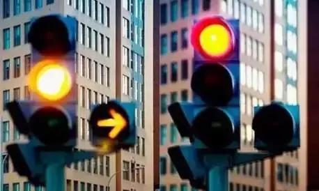 城市道路闯黄灯扣几分,闯黄灯扣6分什么情况属于闯黄灯