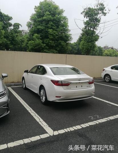 33万提雷克萨斯ES座椅让人无法自拔朋友看了内饰说后悔买了皇冠