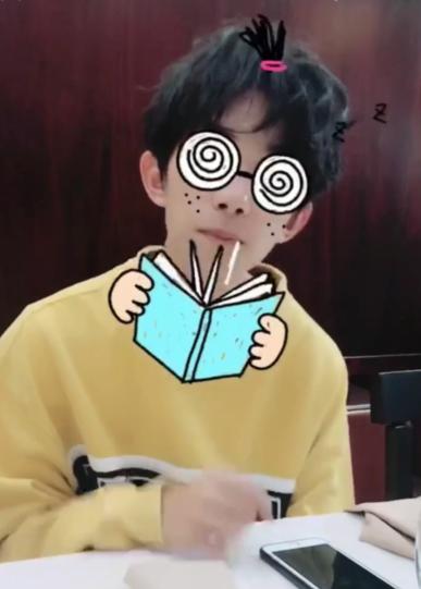 易烊千玺六周年粉丝应援震撼,易烊千玺一千万粉丝福利完整版