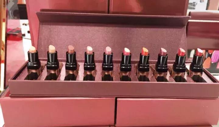 明星晒自己口红,晒男朋友口红