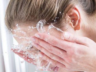 闺蜜告诉我这几个小技巧，痘痘一周全没了！