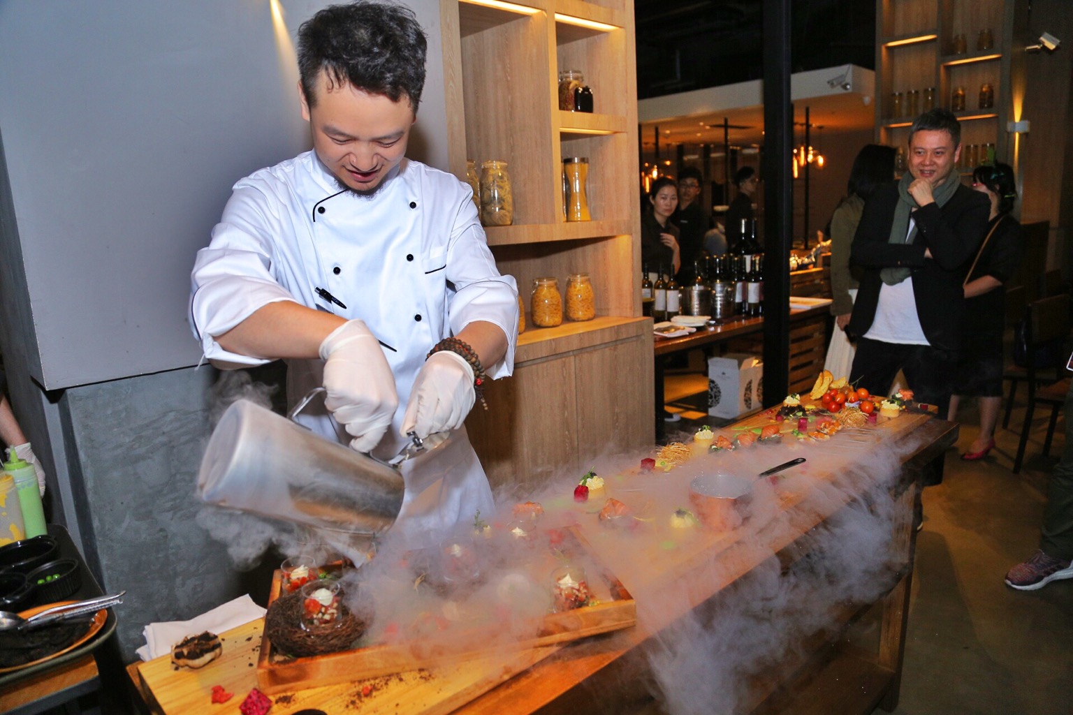 海归美女的西餐厅不得了!用舒芙蕾征服了米其林大厨,来合作菜品