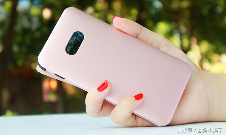 小巧电量又足的充电宝,带呼吸灯超薄充电宝