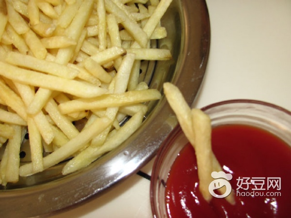 制作炸薯条半成品美食,自制美食炸薯条