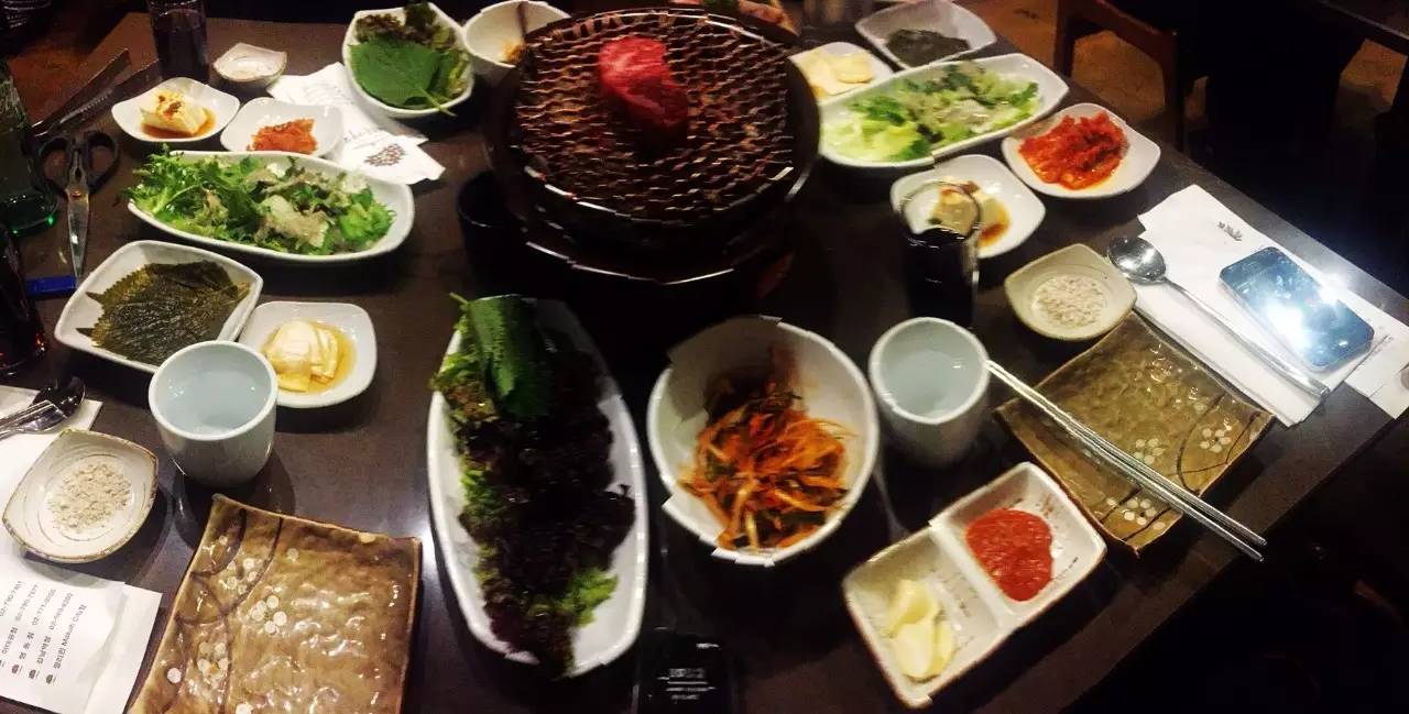 韩国街拍高清时装秀,韩国时装周街拍情侣