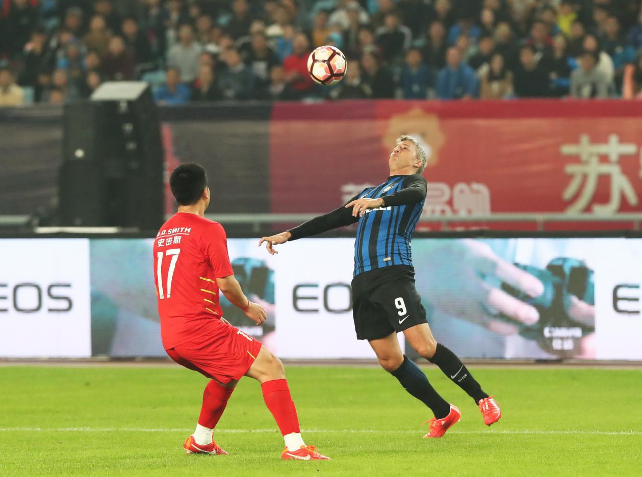 萨内蒂最后一场比赛球迷闯入球场,萨内蒂苏宁