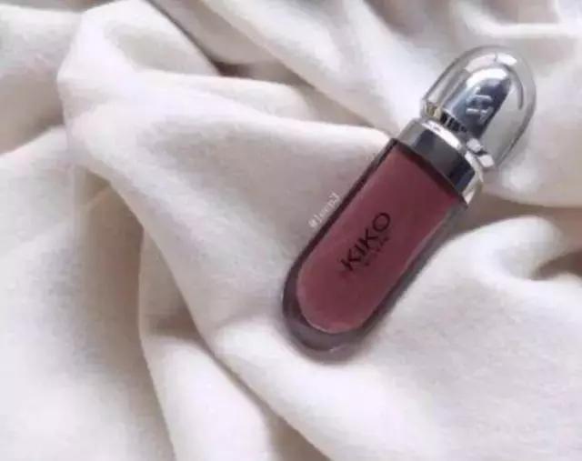 买一套化妆品好实惠,整套化妆品咋买最便宜