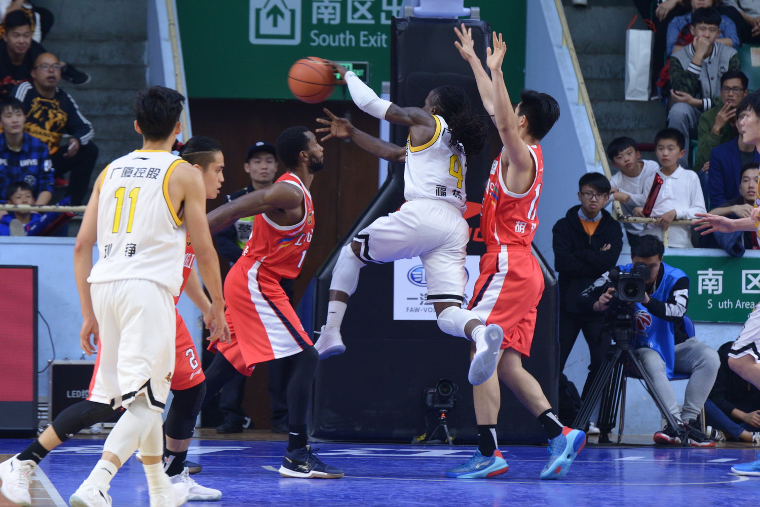 图说广厦｜轻敌吞毒奶，春哥来背锅｜广厦116-118广州现场高清图