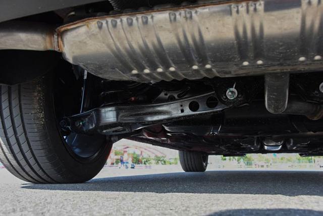 红名爵6黑顶,名爵六红