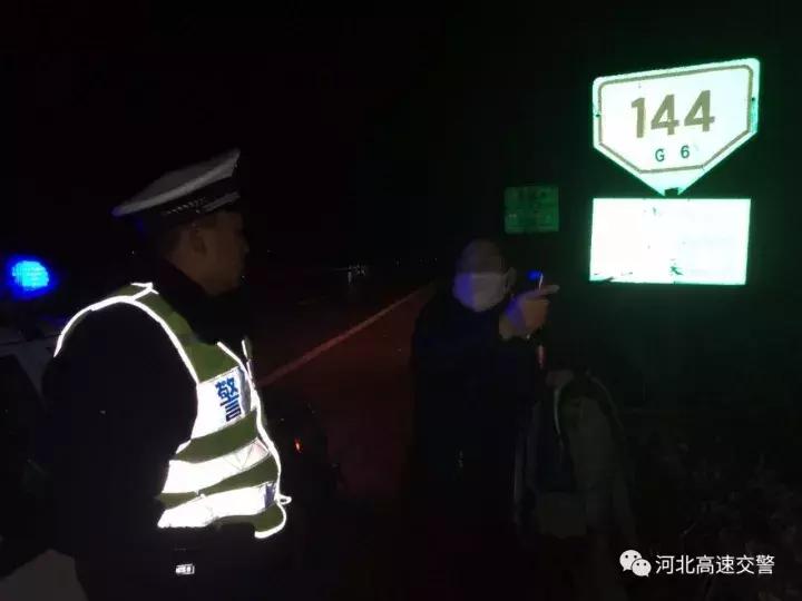 搭车不小心遇到交通事故,误上了一个黑车