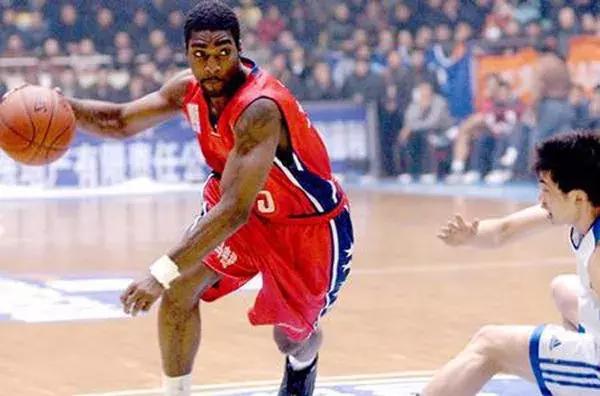 篮球最强实用过人视频,篮球变向过人动作教学