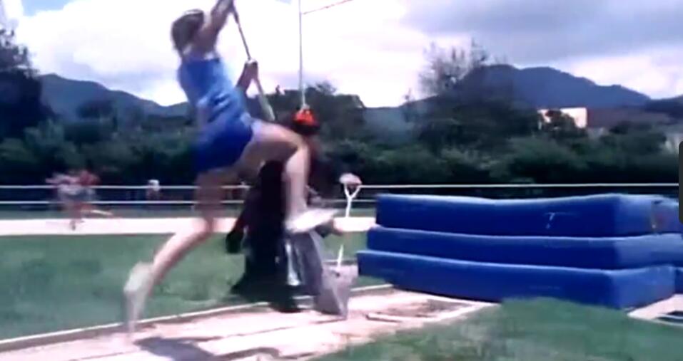 开心鬼帮助赢比赛片段,开心鬼帮美女作弊