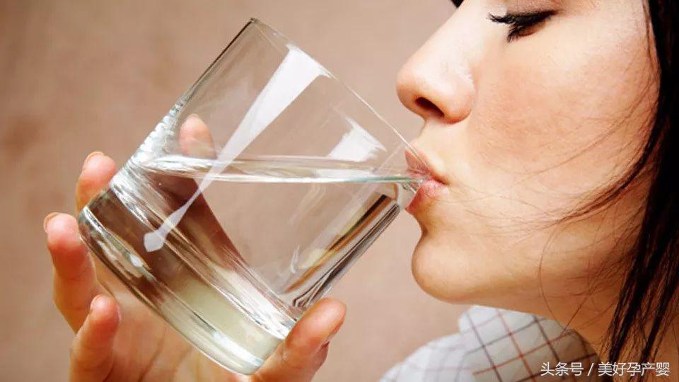 产后经常口渴食欲不振咋回事,产后月子口渴