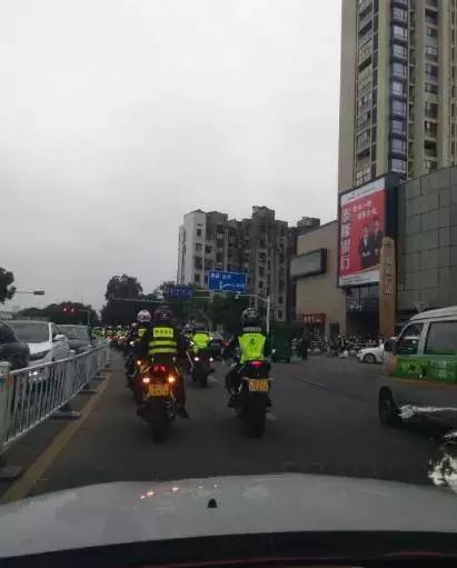 绍兴又双叒叕现土豪婚礼！摩托机车队迎亲，10层大酒店做嫁妆！