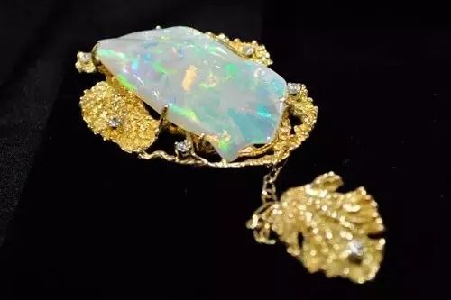 玉天下珠宝橱窗,玉天下